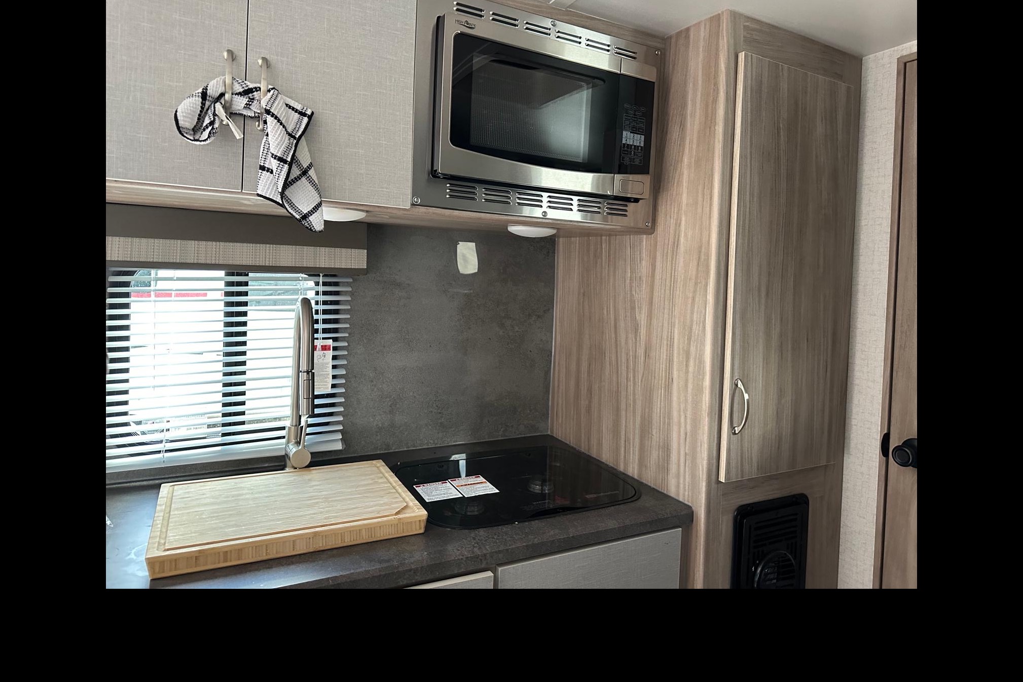 GVK's Winnebago Micro Minnie 1700bh Travel Trailer