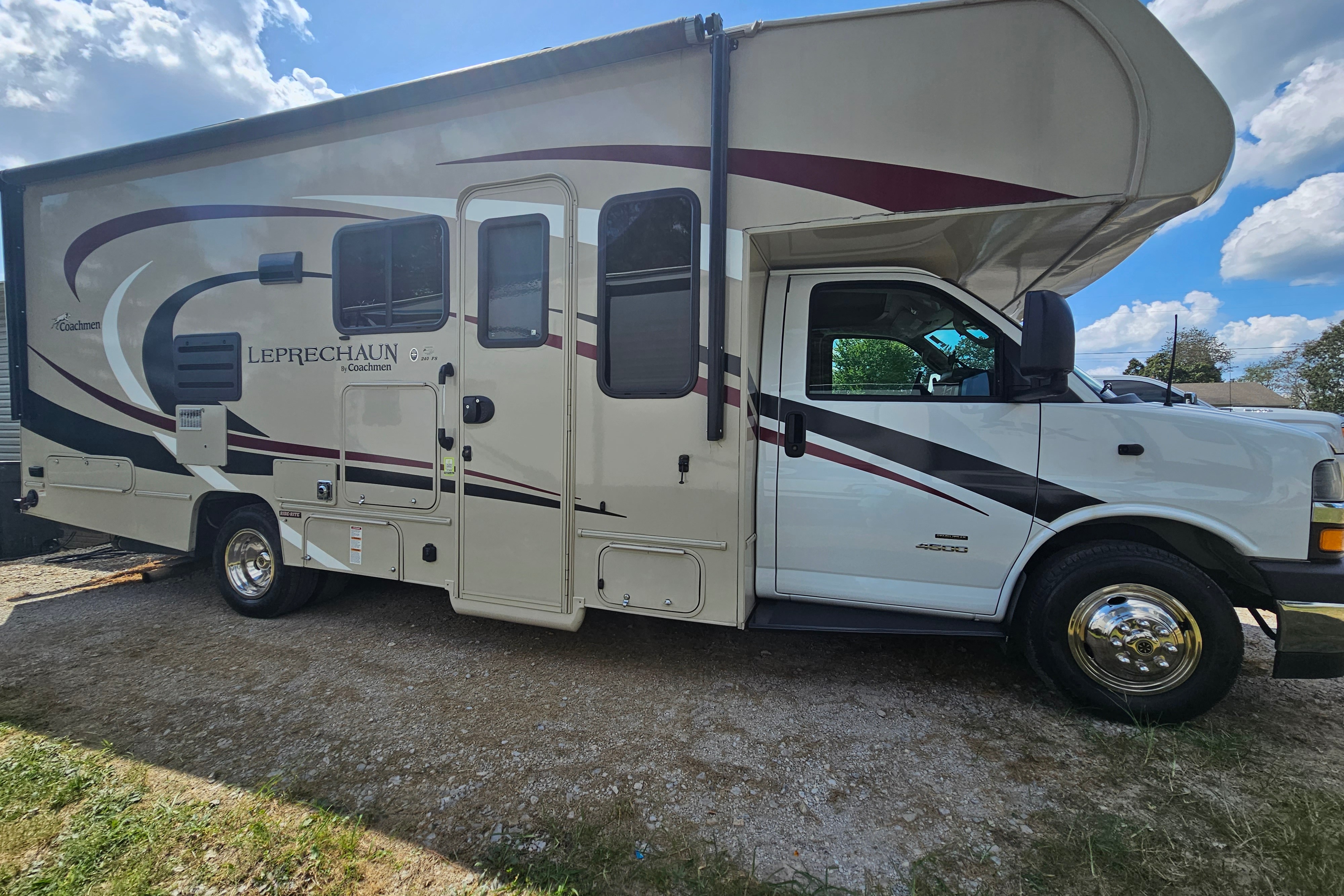 ron 's Coachmen leprachan Class C