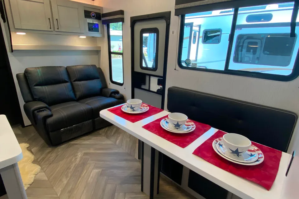 Heartland T333 Travel Trailer / Toy Hauler