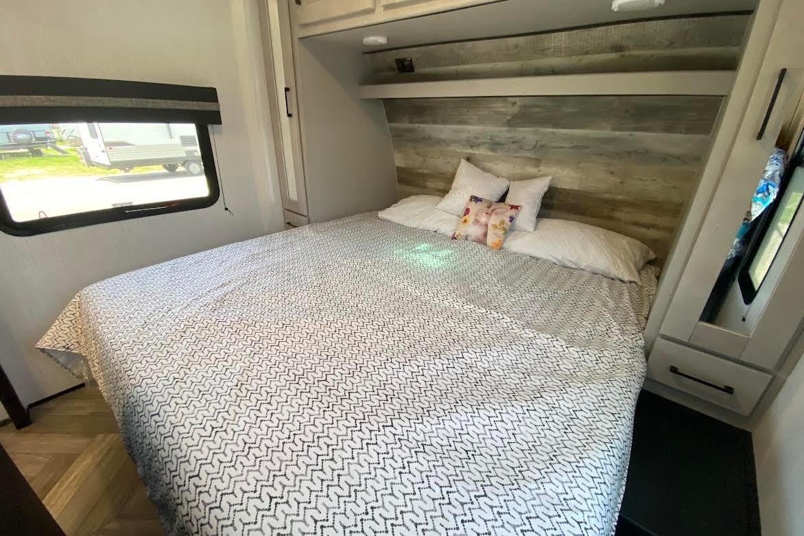 Heartland T333 Travel Trailer / Toy Hauler