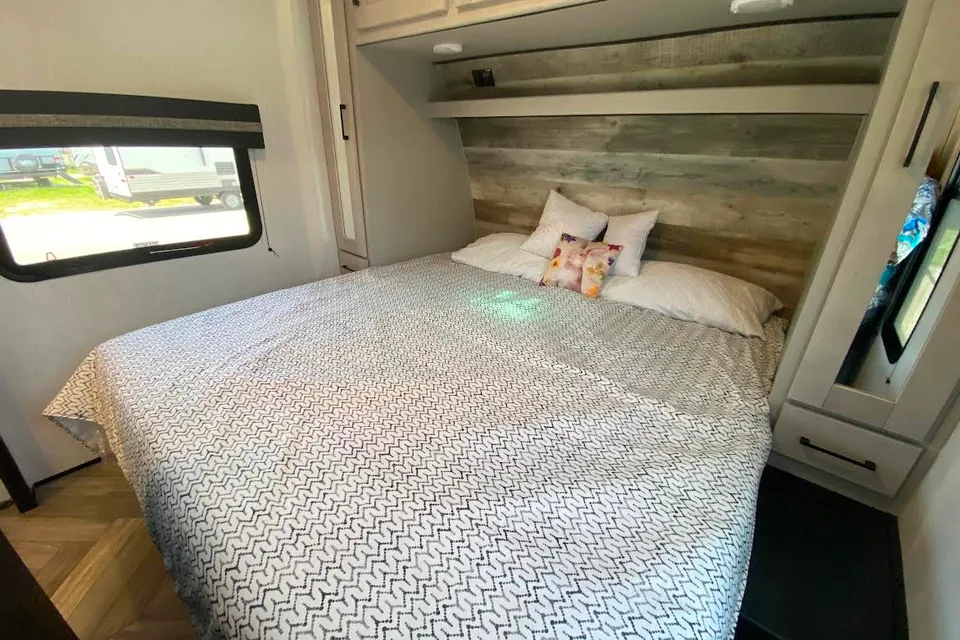 Heartland T333 Travel Trailer / Toy Hauler