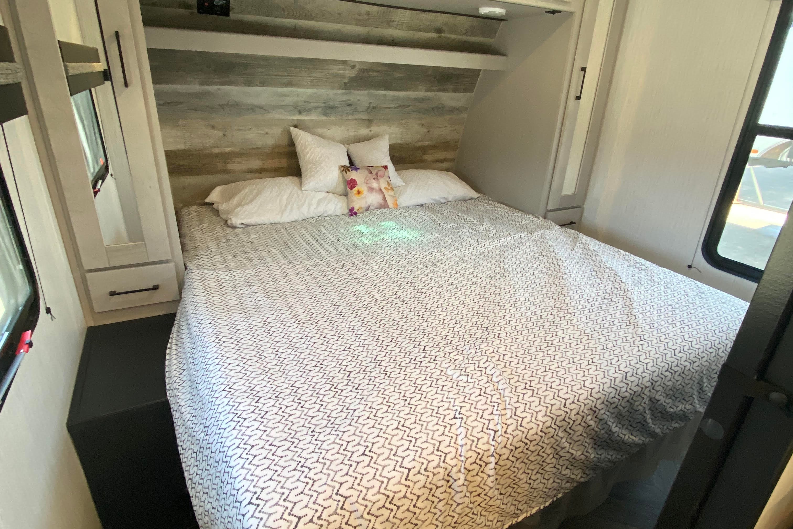 Heartland T333 Travel Trailer / Toy Hauler