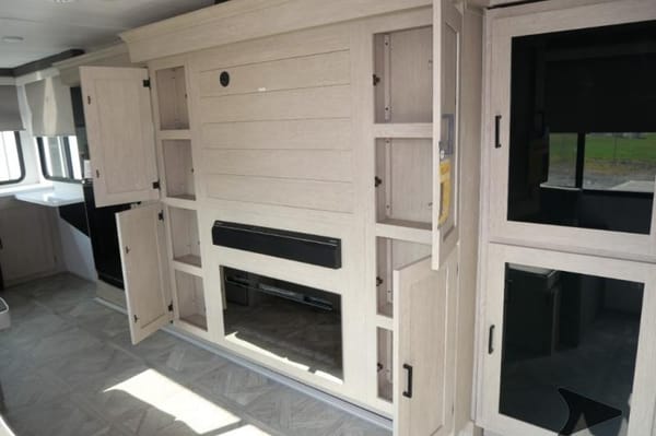Lidia’s Wildwood Trailer with Views!!