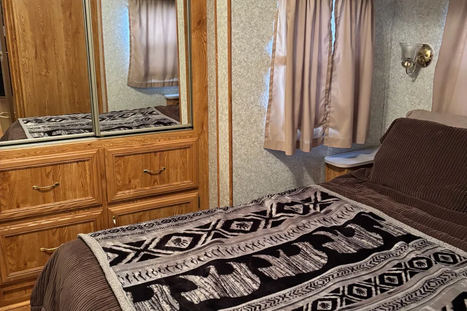 Robert's RV Cottage