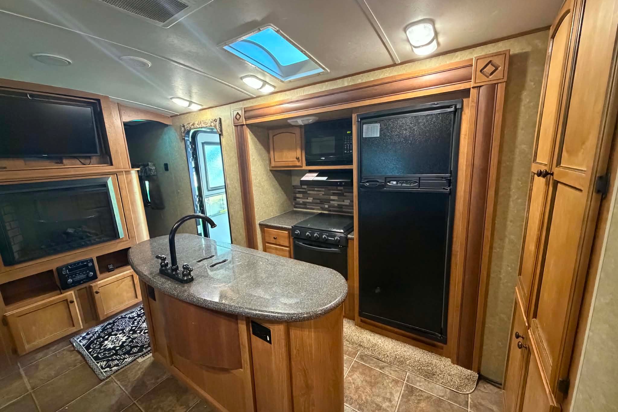 Clean Sunset Trail Travel trailer