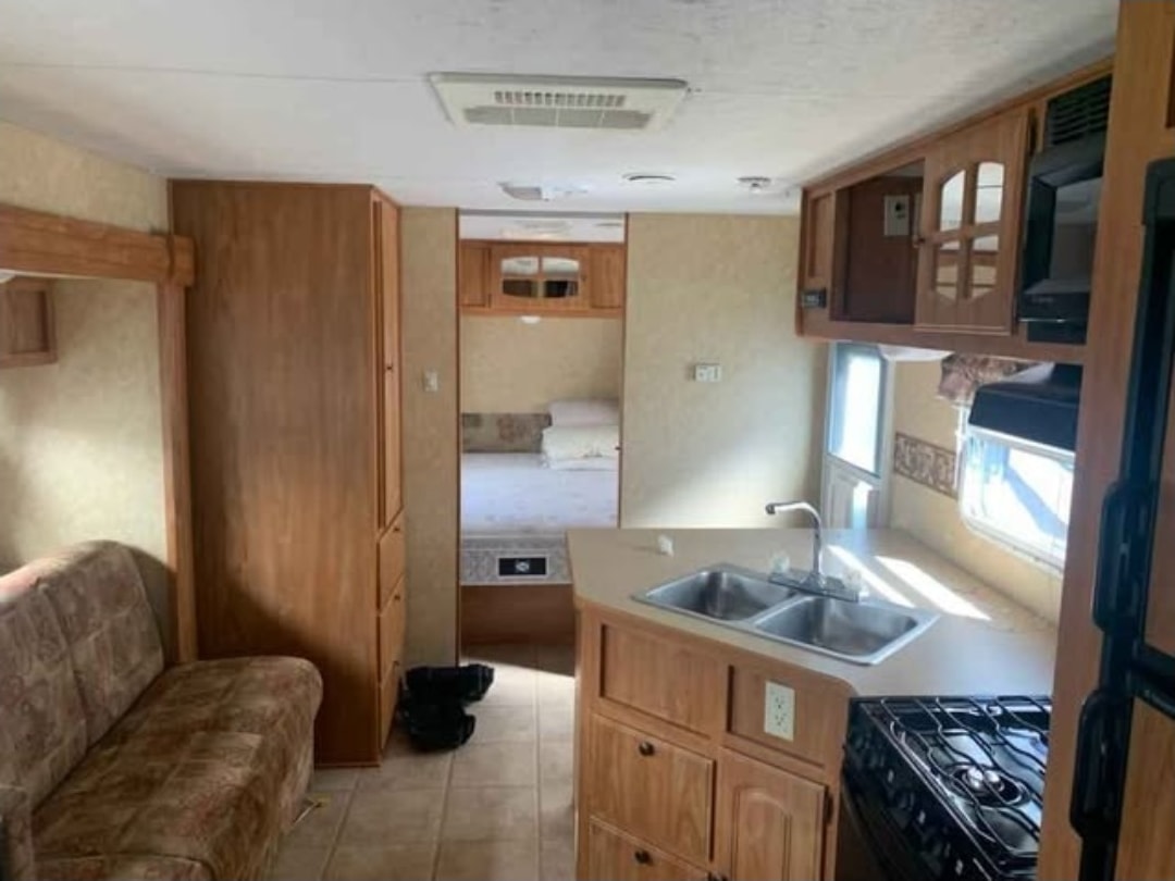 Lilly's Starcraft 77777 Travel Trailer