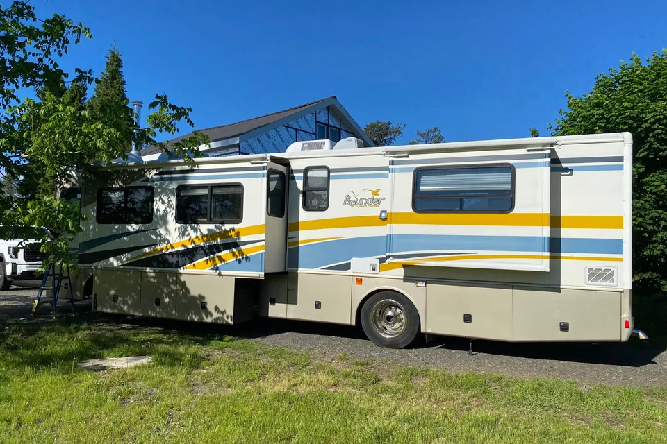 dustin's Fleetwood Bounder Class A