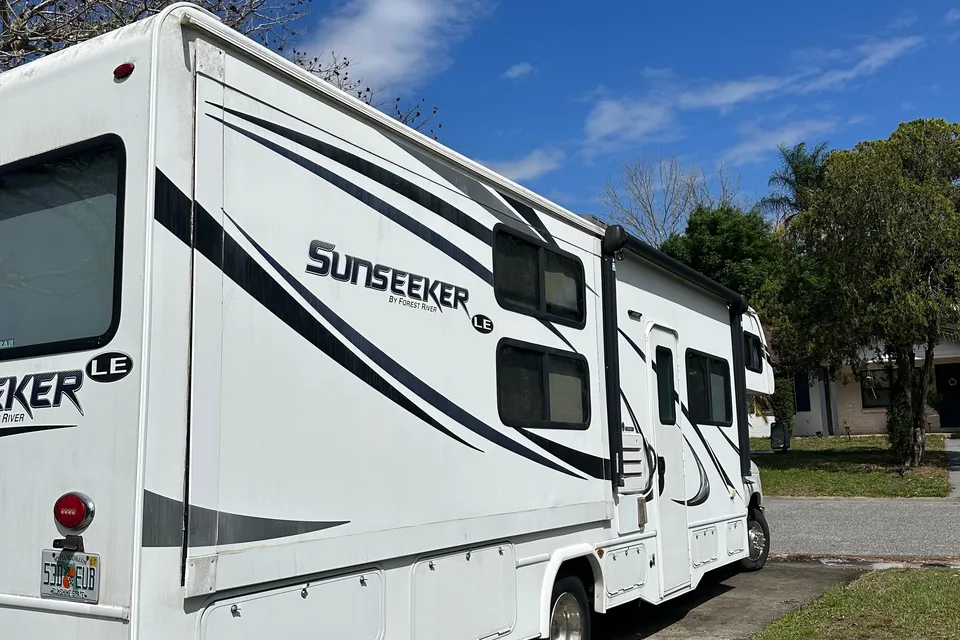 Kermit's Forest River Sunseeker 3250LE Class C