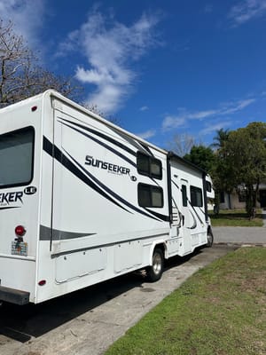Kermit's Forest River Sunseeker 3250LE Class C