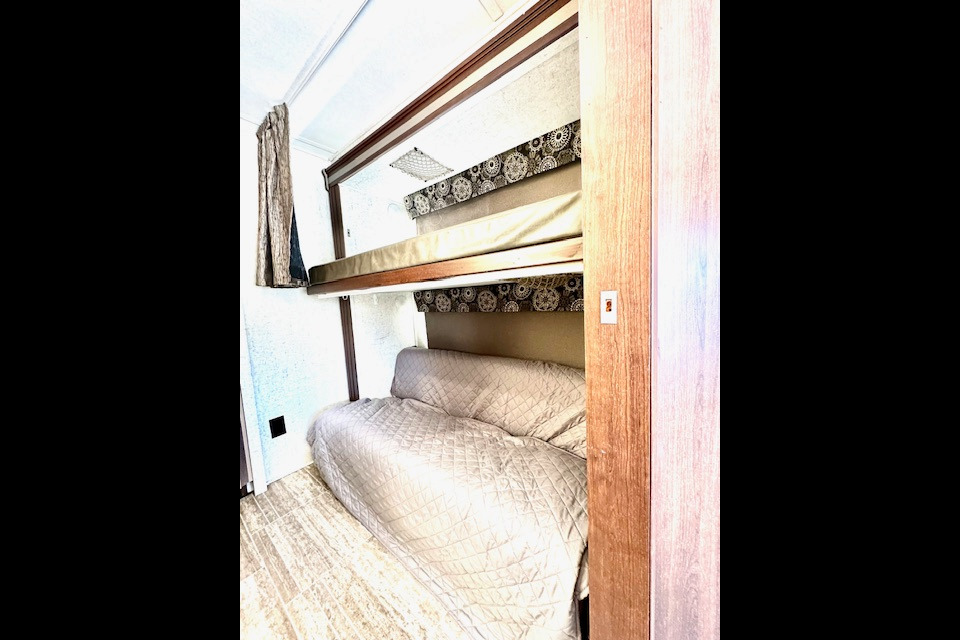 Kermit's Forest River Sunseeker 3250LE Class C