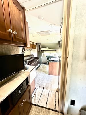 Kermit's Forest River Sunseeker 3250LE Class C