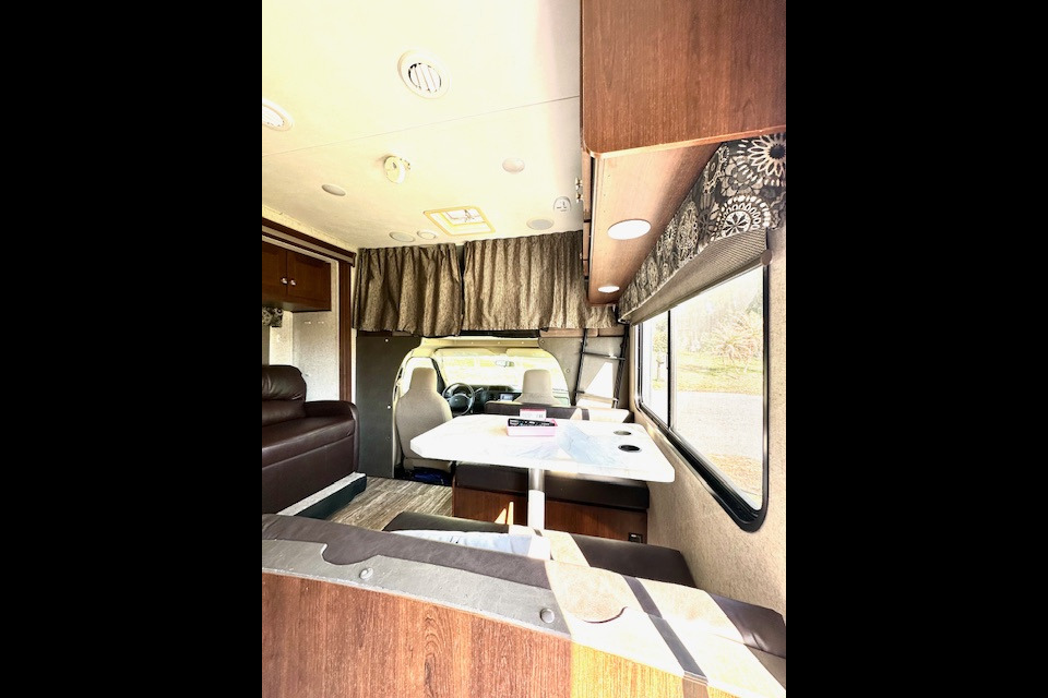 Kermit's Forest River Sunseeker 3250LE Class C