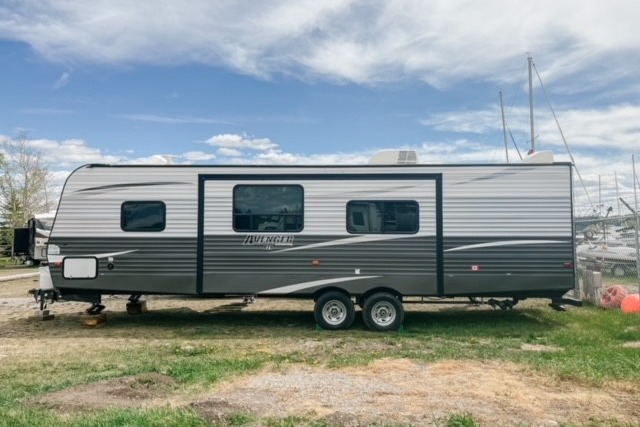 Mike's Prime Time Avenger 27DBS Travel Trailer
