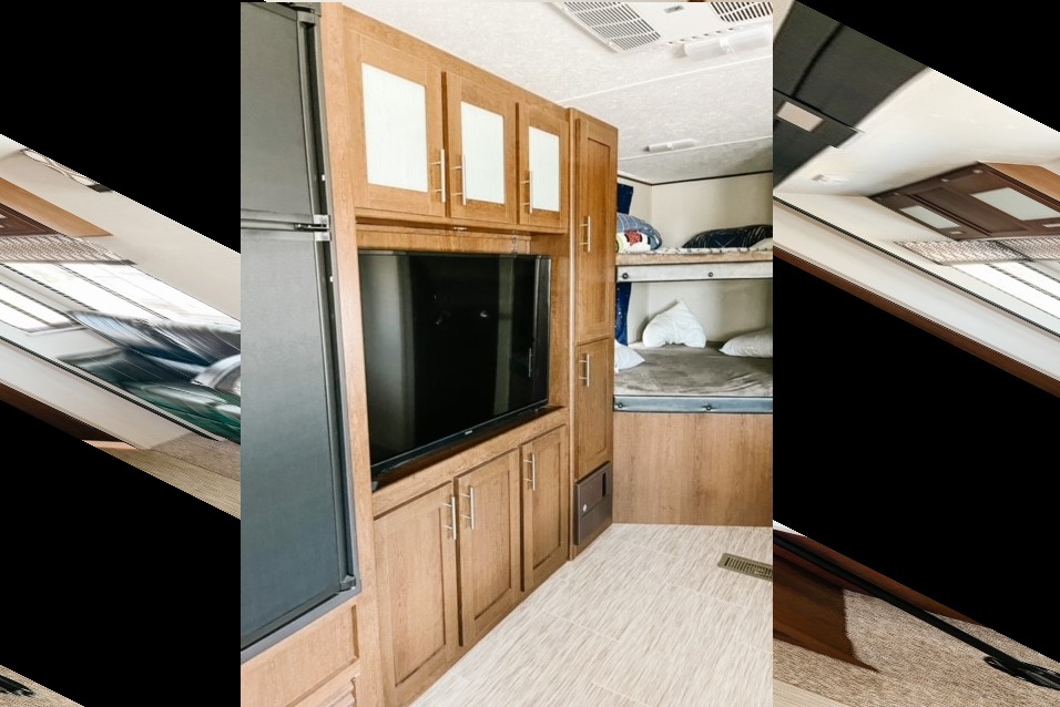 Mike's Prime Time Avenger 27DBS Travel Trailer