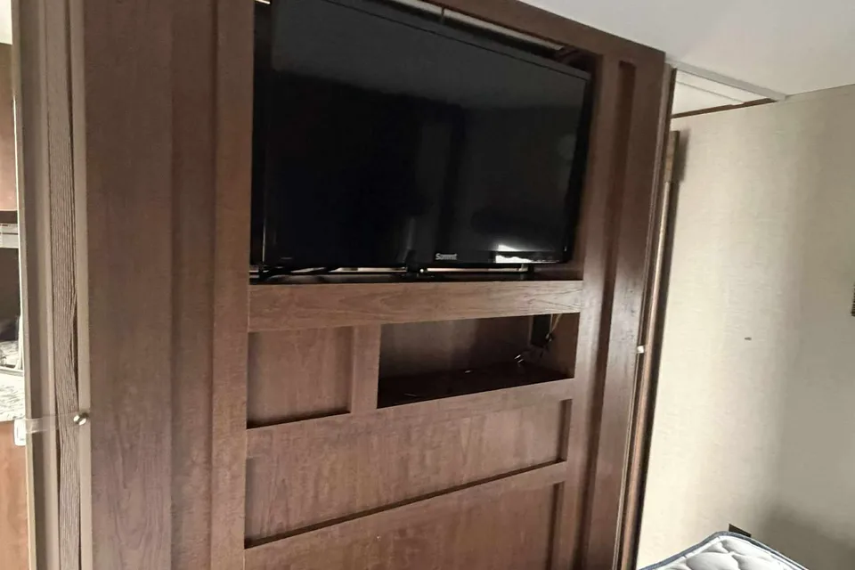 Marc Alfred's Keystone 2018 keystone hideout 24Lhswe Travel Trailer