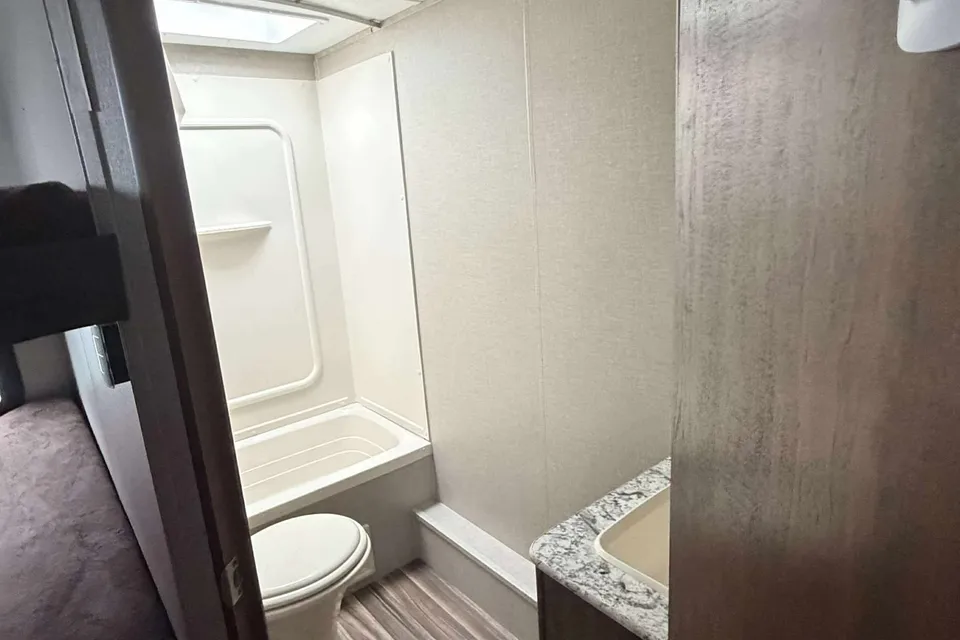 Marc Alfred's Keystone 2018 keystone hideout 24Lhswe Travel Trailer