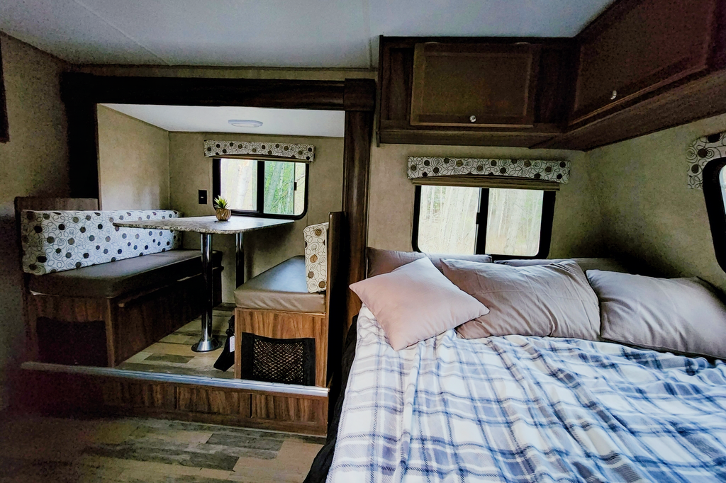 Munks 'n' Beans Coachmen Clipper Travel Trailer
