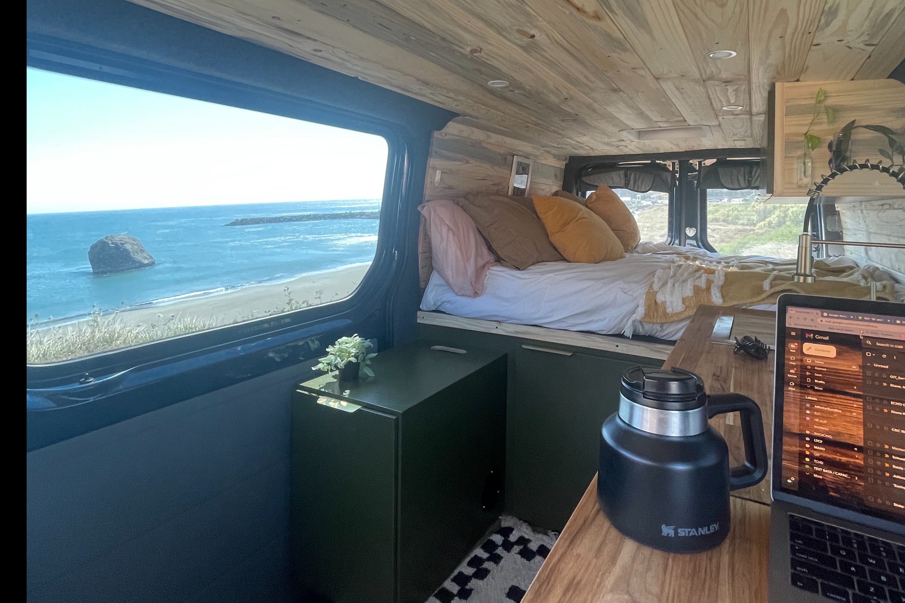 Danger O'Shea - Mercedes-Benz 2500 4x4 Low-Roof Sprinter Van
