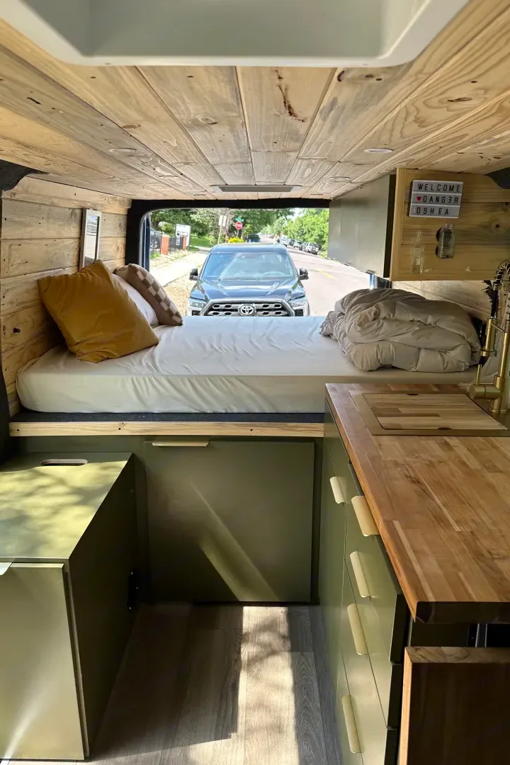 Danger O'Shea - Mercedes-Benz 2500 4x4 Low-Roof Sprinter Van (DIESEL)