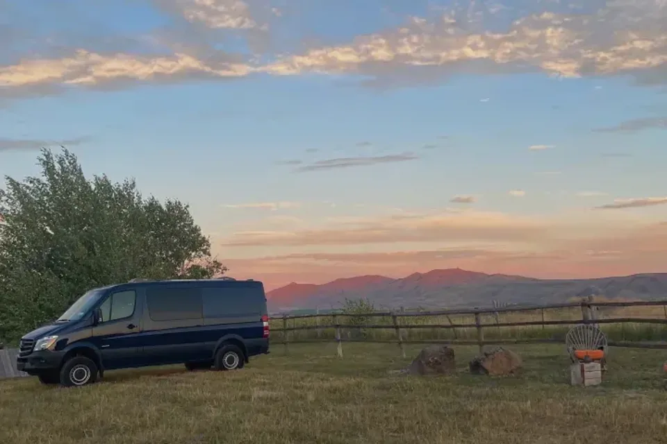 Danger O'Shea - Mercedes-Benz 2500 4x4 Low-Roof Sprinter Van (DIESEL)