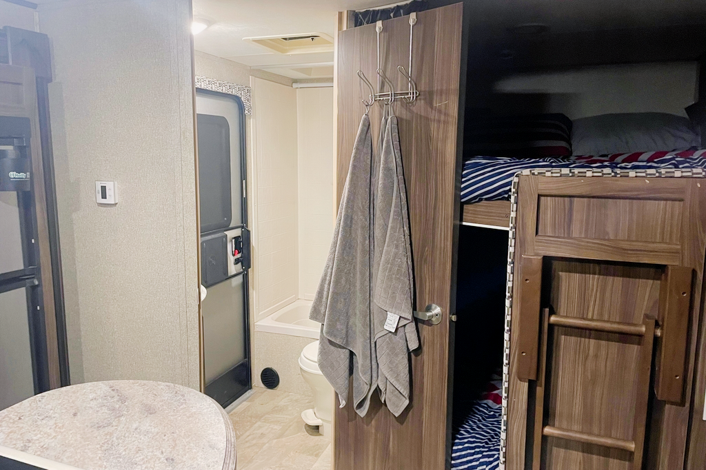 Coachman Apex ultra lite Travel Trailer