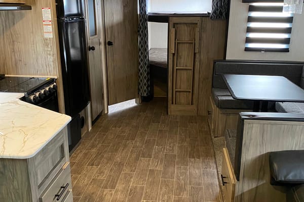 2022 Alpha Wolf Family Bunkhouse