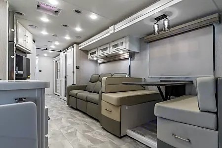 WiFi - ULTRA LUXURIOUS: 2 BATH, KING BED , BUNK BED, MASSAGE CHAIRS