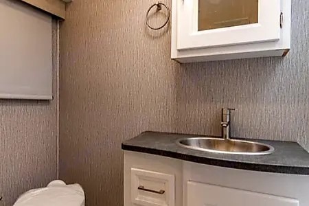 WiFi - ULTRA LUXURIOUS: 2 BATH, KING BED , BUNK BED, MASSAGE CHAIRS
