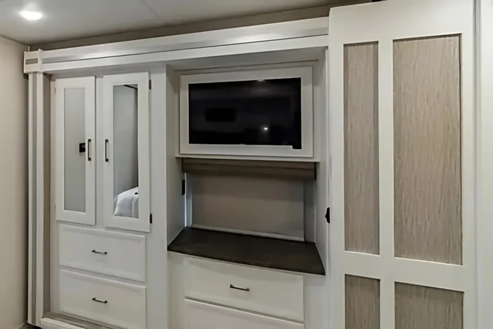 WiFi - ULTRA LUXURIOUS: 2 BATH, KING BED , BUNK BED, MASSAGE CHAIRS