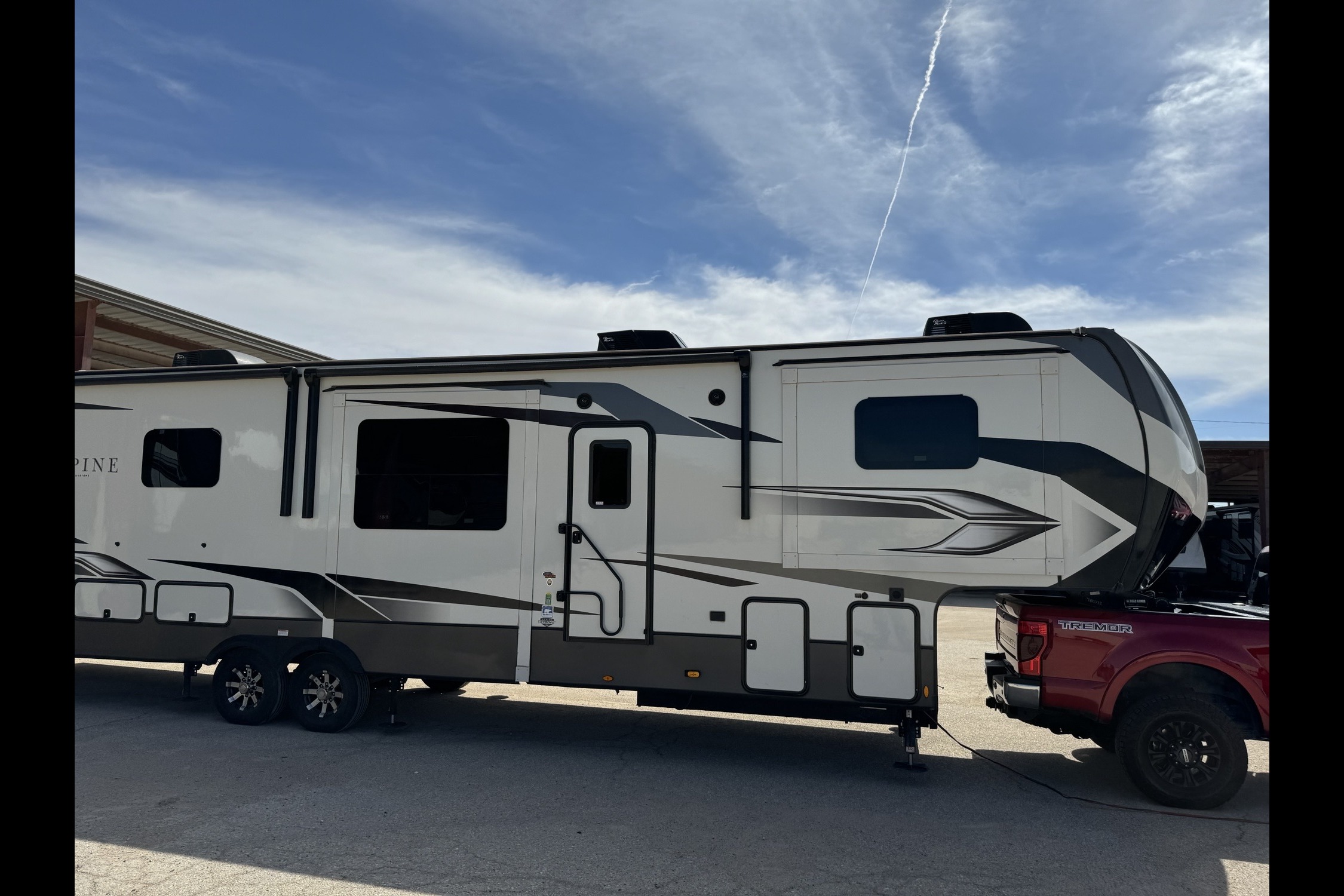 Glenn's 2022 ALPINE 3700FL Fifth Wheel
