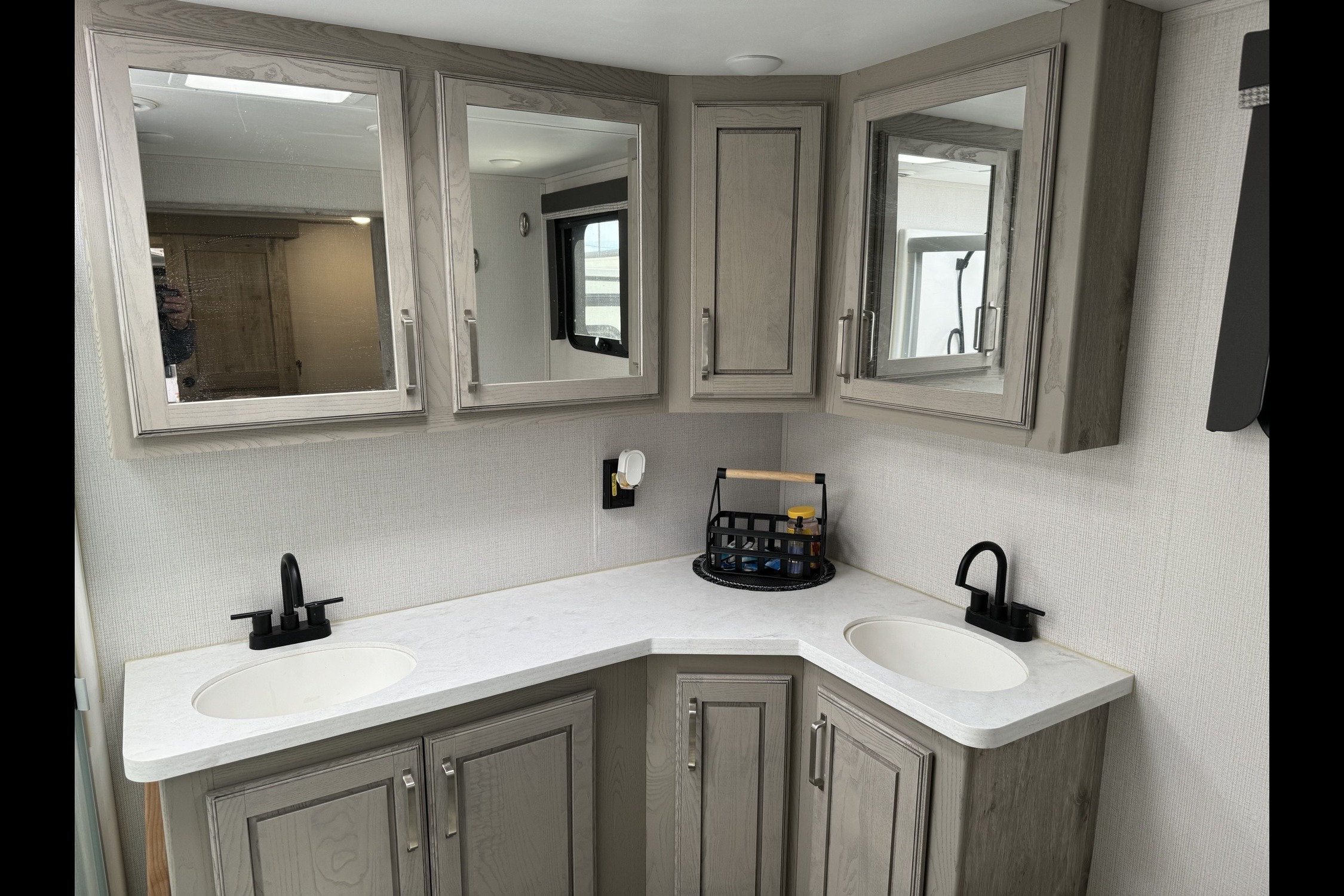Glenn's 2022 ALPINE 3700FL Fifth Wheel
