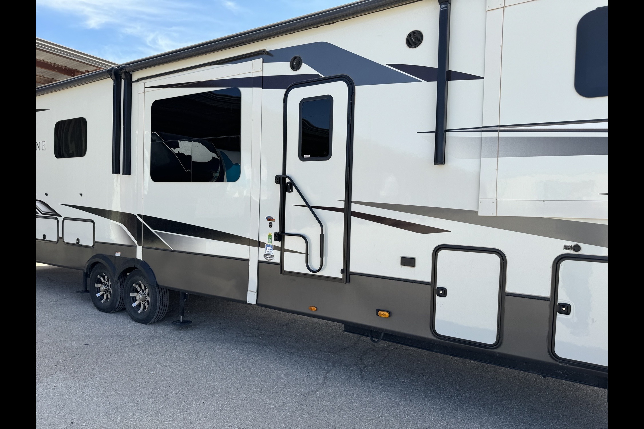Glenn's 2022 ALPINE 3700FL Fifth Wheel