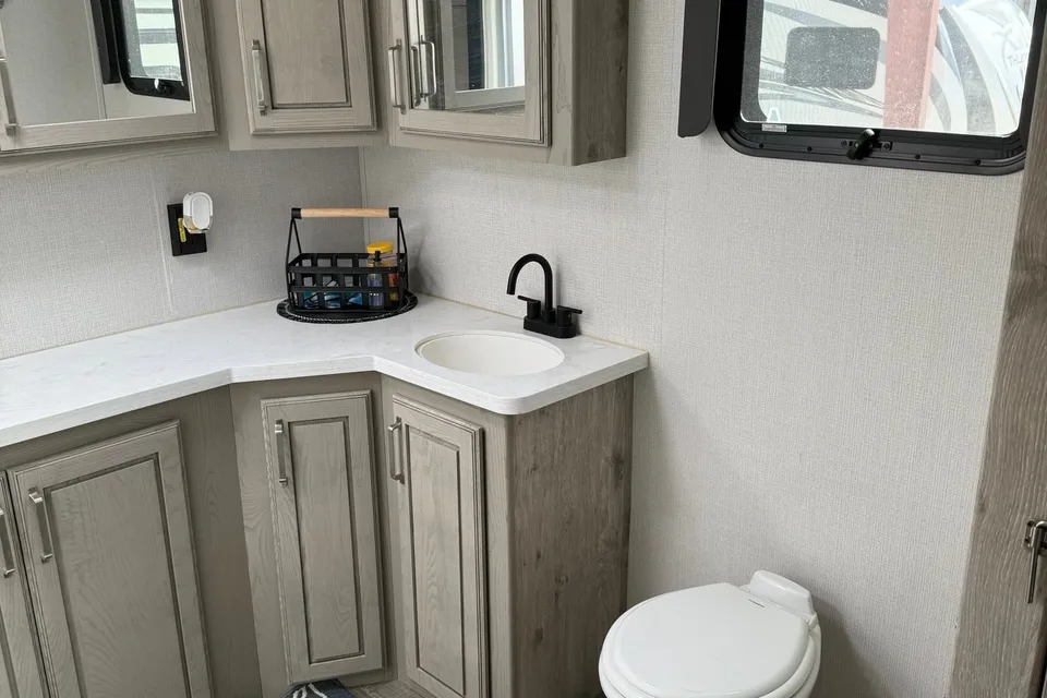Glenn's 2022 ALPINE 3700FL Fifth Wheel