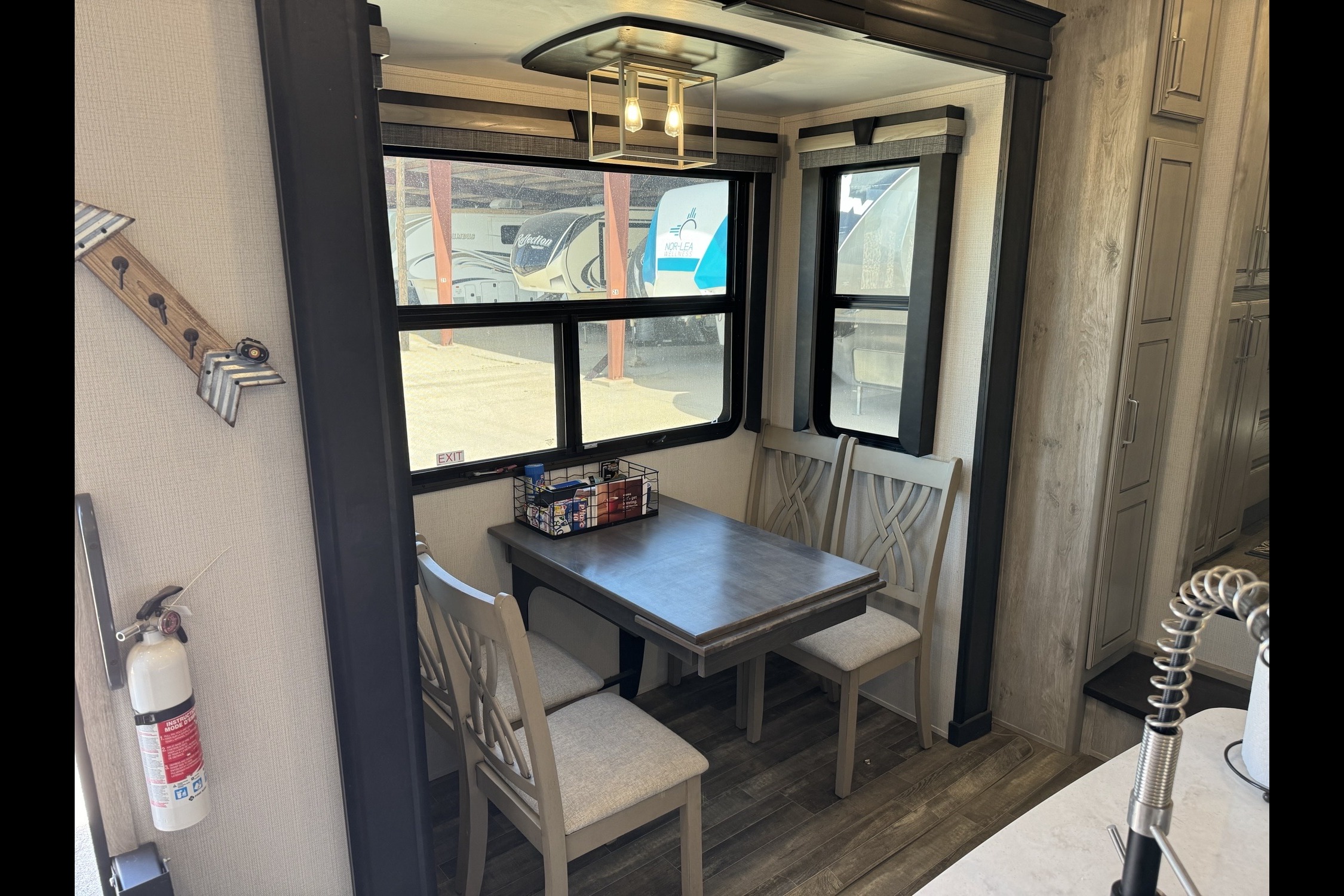 Glenn's 2022 ALPINE 3700FL Fifth Wheel