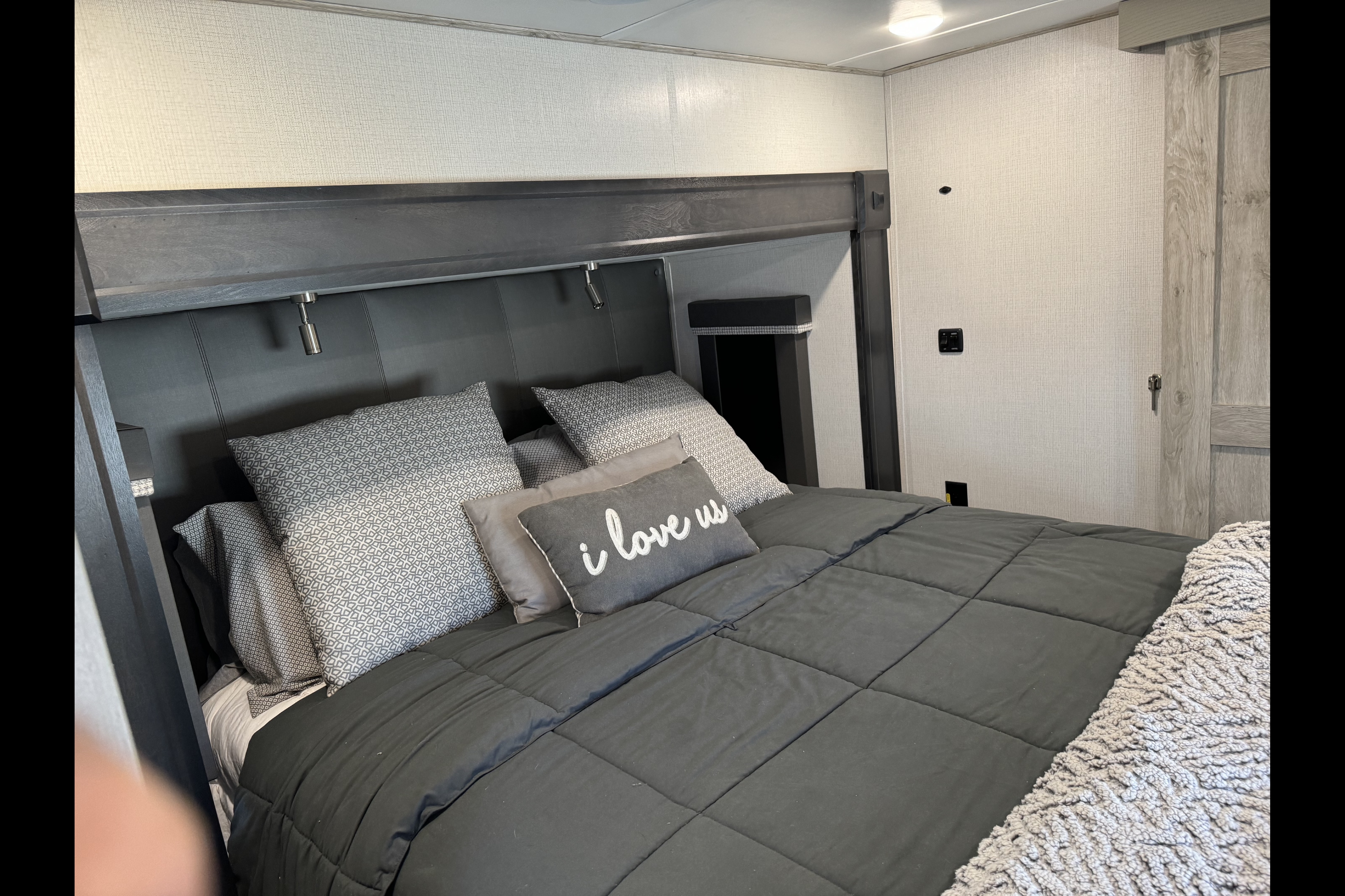 Glenn's 2022 ALPINE 3700FL Fifth Wheel