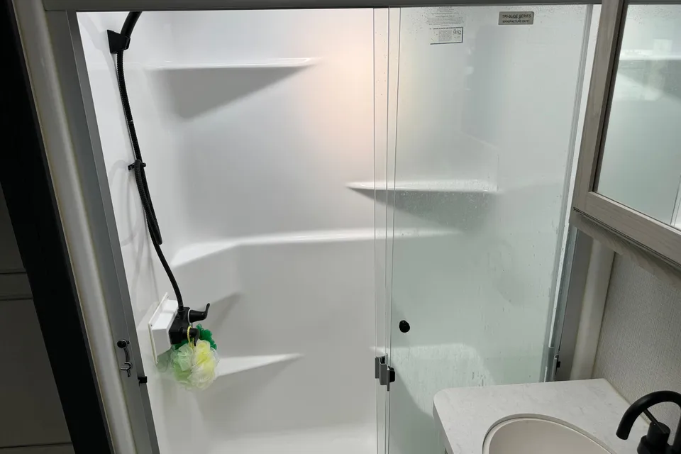 Glenn's 2022 ALPINE 3700FL Fifth Wheel