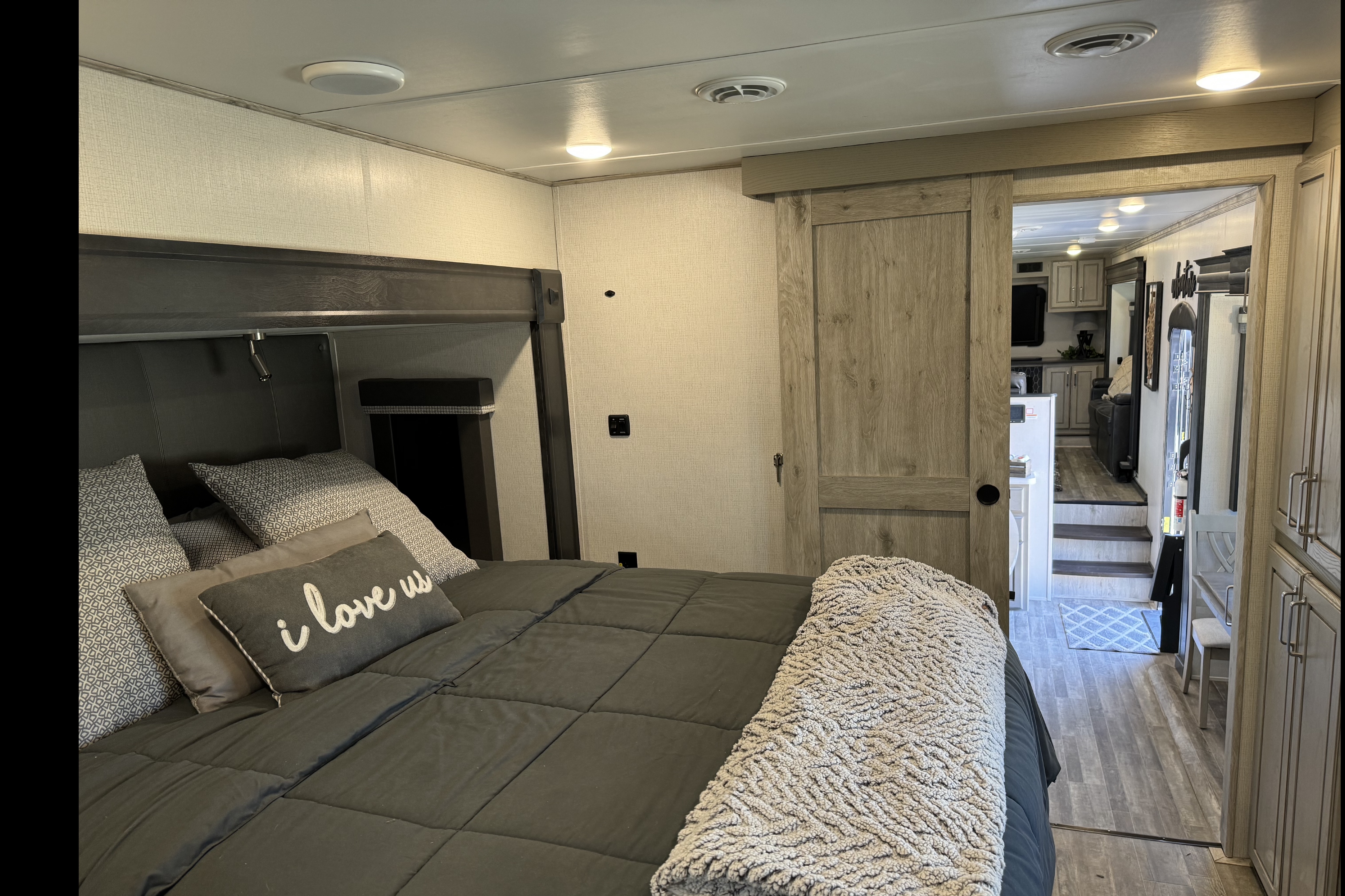 Glenn's 2022 ALPINE 3700FL Fifth Wheel
