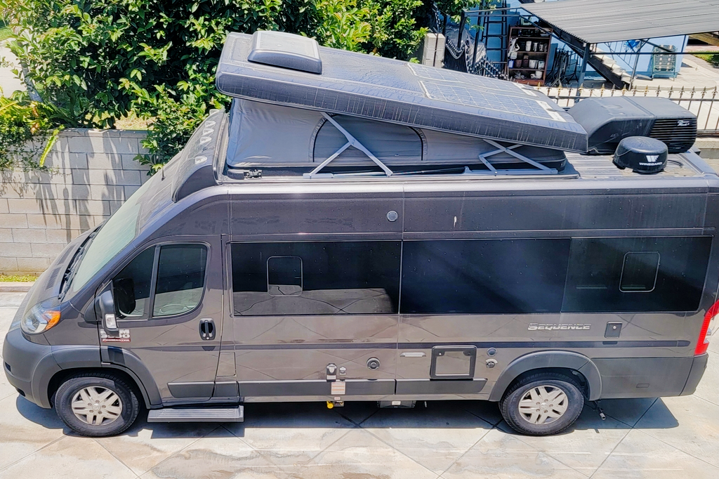 [05] Stress Free RVs - 2021 CLASS B - Dream Sequence - Pop-Top