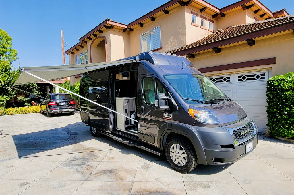 [05] Stress Free RVs - 2021 CLASS B - Dream Sequence - Pop-Top