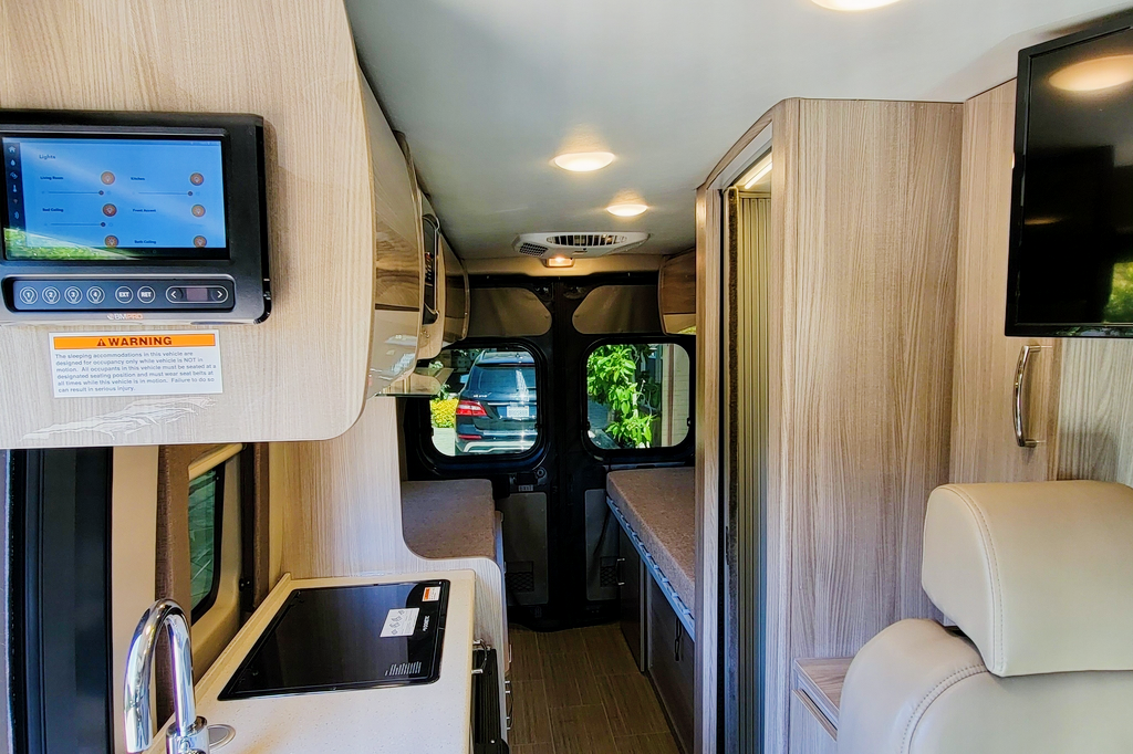 [05] Stress Free RVs - 2021 CLASS B - Dream Sequence - Pop-Top