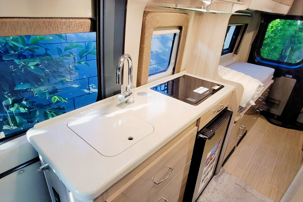 [05] Stress Free RVs - 2021 CLASS B - Dream Sequence - Pop-Top