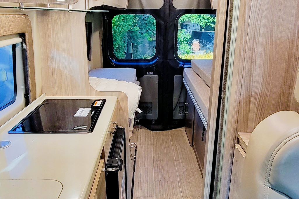 [05] Stress Free RVs - 2021 CLASS B - Dream Sequence - Pop-Top