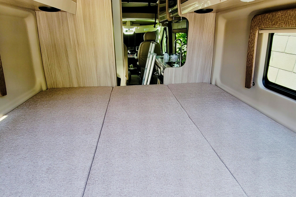 [05] Stress Free RVs - 2021 CLASS B - Dream Sequence - Pop-Top