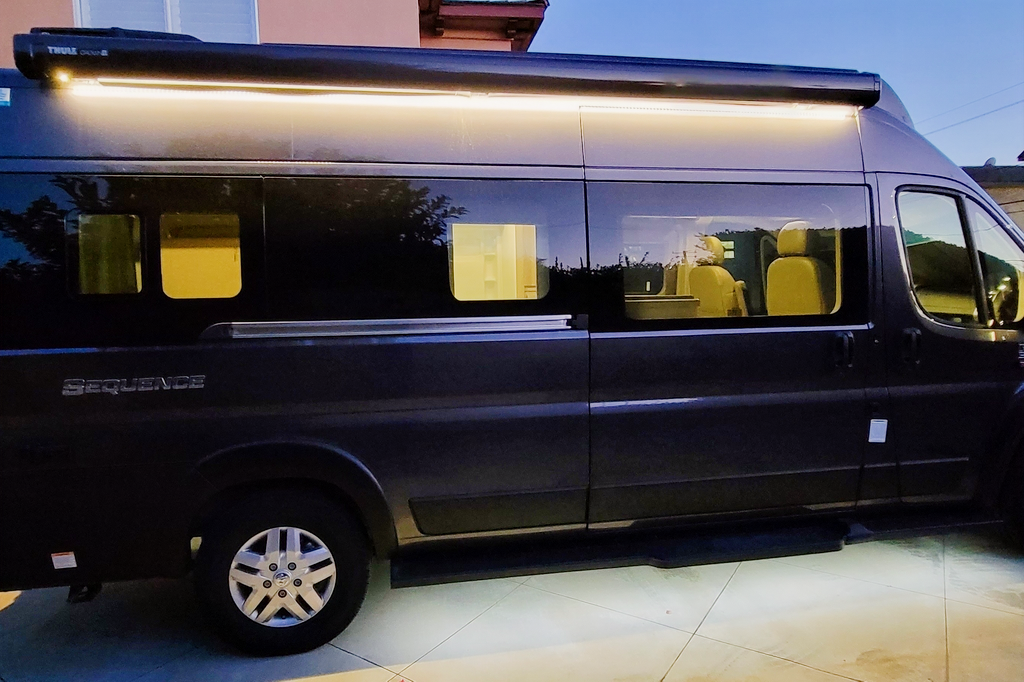 [05] Stress Free RVs - 2021 CLASS B - Dream Sequence - Pop-Top