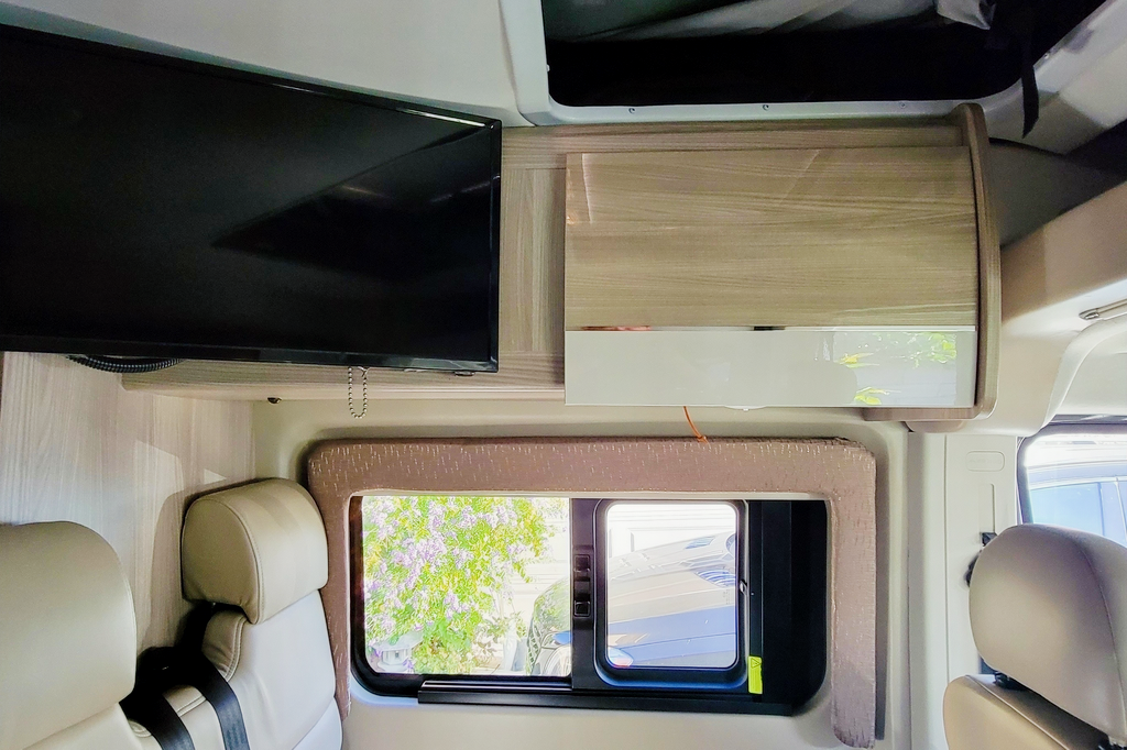 [05] Stress Free RVs - 2021 CLASS B - Dream Sequence - Pop-Top