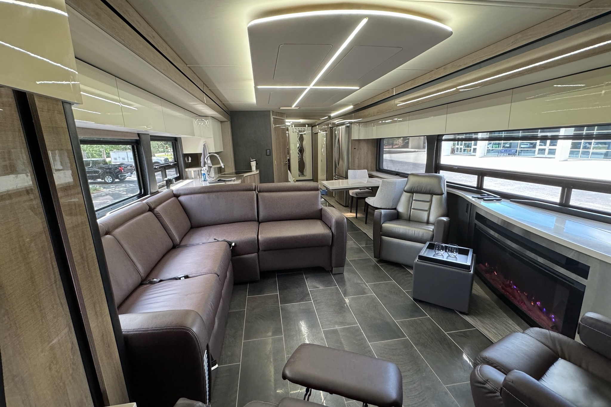 Awesome Contemporary Luxury RV Winnebago Horizon 42Q Class A