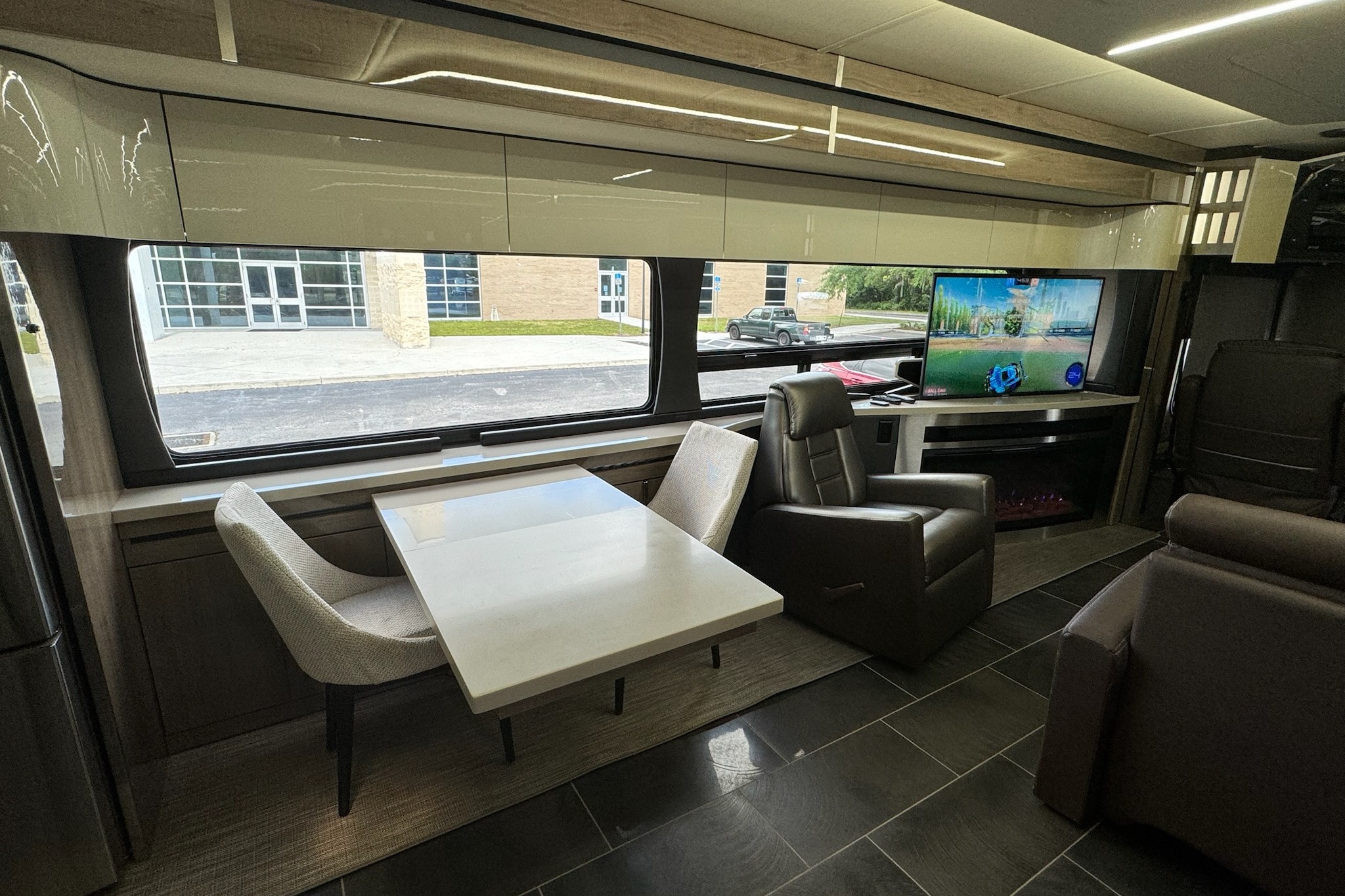 Awesome Contemporary Luxury RV Winnebago Horizon 42Q Class A
