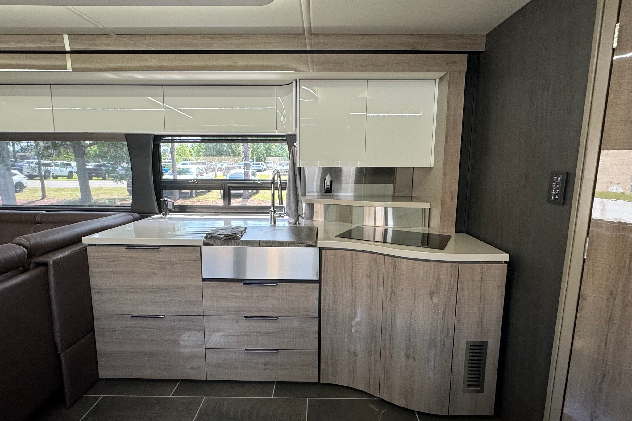 Awesome Contemporary Luxury RV Winnebago Horizon 42Q Class A