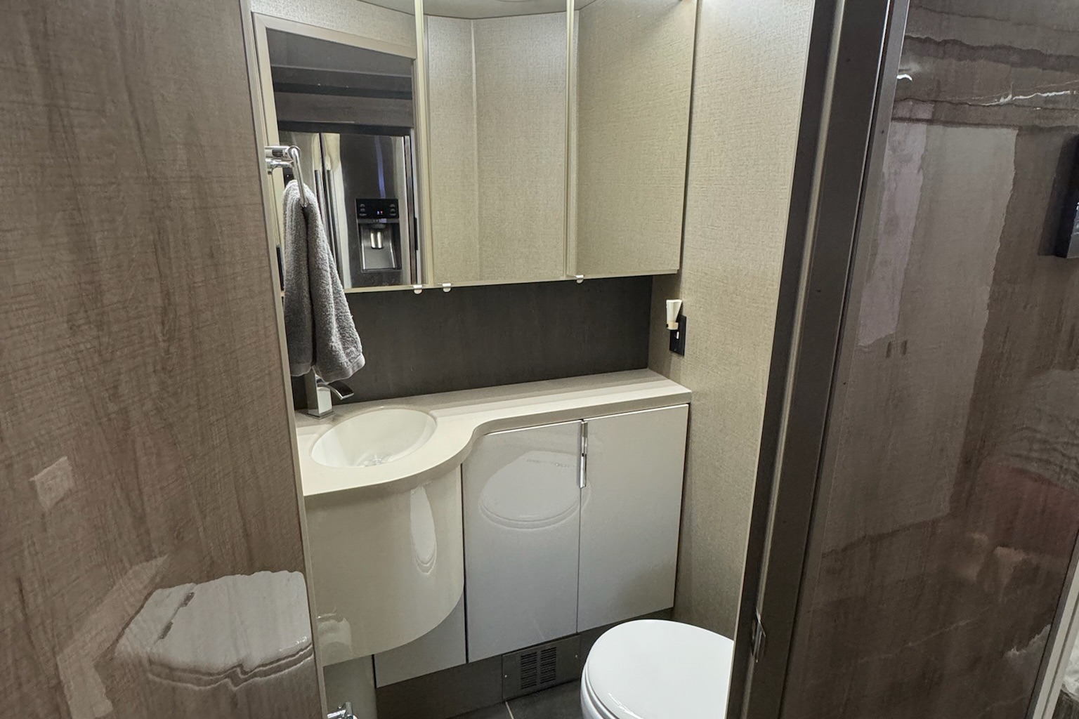 Awesome Contemporary Luxury RV Winnebago Horizon 42Q Class A