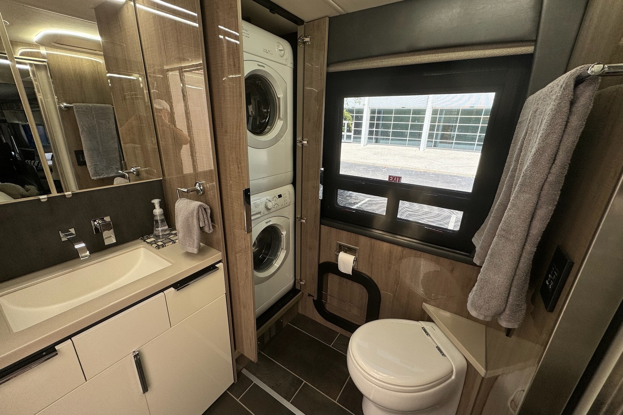 Awesome Contemporary Luxury RV Winnebago Horizon 42Q Class A